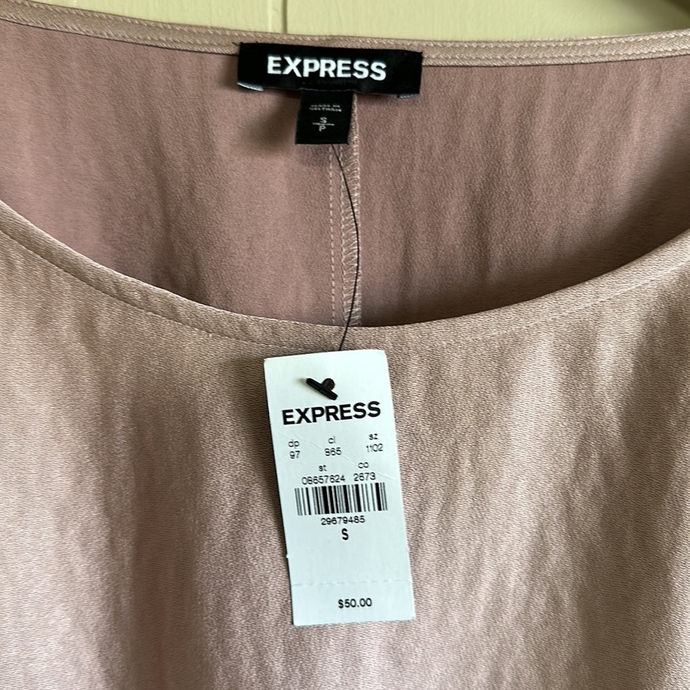 SOLD NWT Pink Express Top - Picture 2 of 4